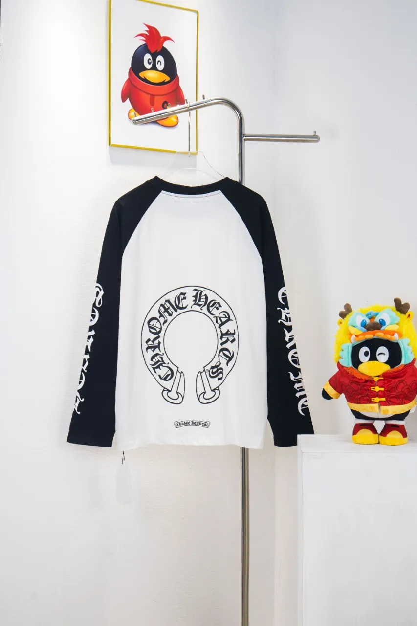 P170 ChromeHearts - ChromeHearts-Black and White Splicing Sanskrit Round Neck Long T. The fabric is made of 280g pure cotton double yarn fabric. The upper body is comfortable and breathable, and the feel is comfortable. The black and white splicing highlights the characteristics of the clothes. The letter horseshoe pattern is printed with imported water glue. The collar is made of threads of the same color in the same cylinder. Letters are printed on the threads. It is a popular online style in autumn. It is made from the original version.  Color: Picture color Size: S M L XL